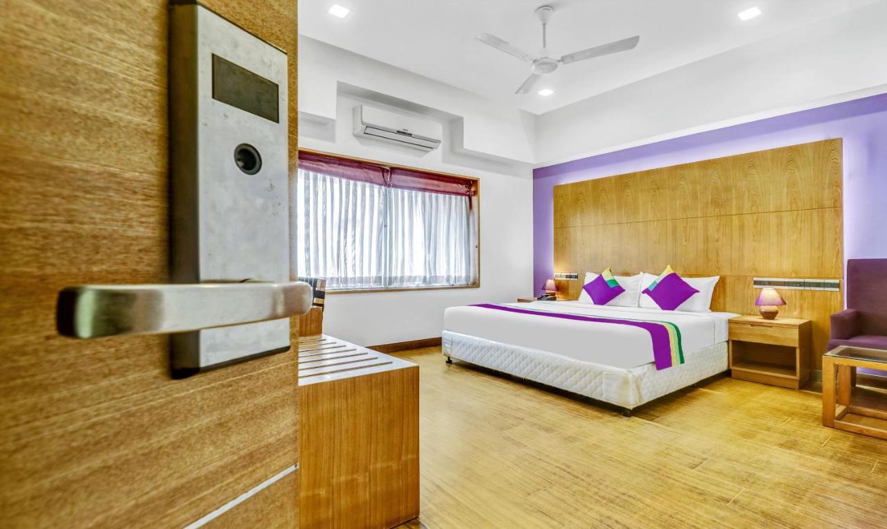 Medora Hotel Kozhikode Buitenkant foto