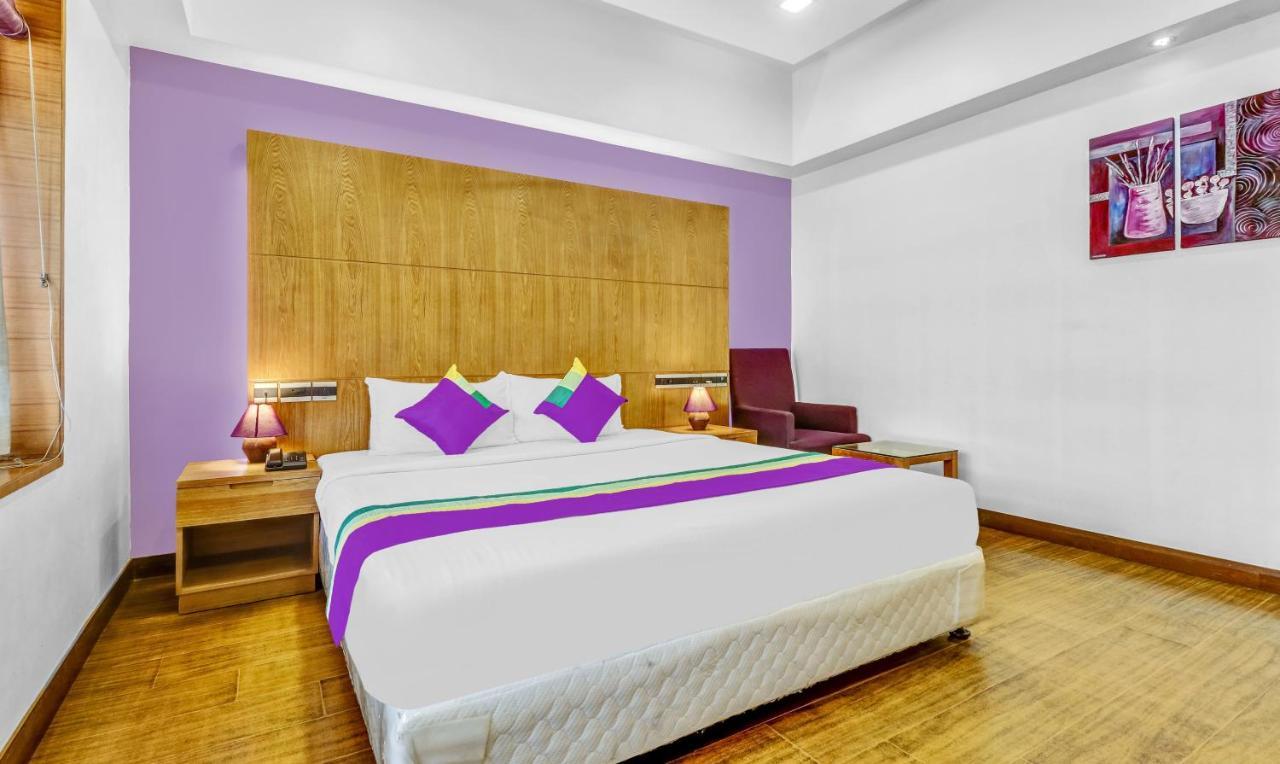 Medora Hotel Kozhikode Buitenkant foto