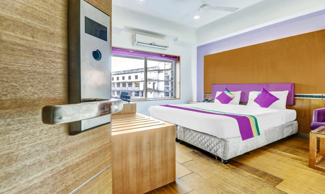 Medora Hotel Kozhikode Buitenkant foto