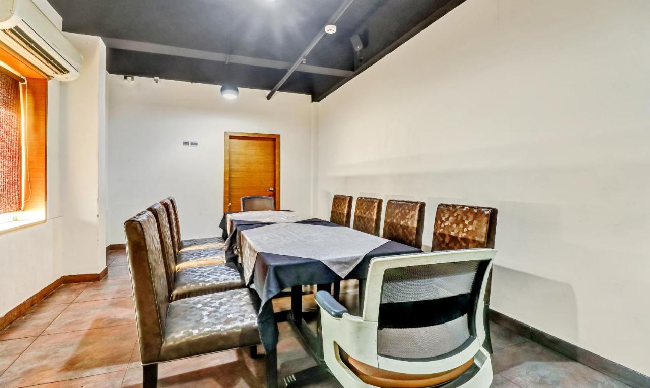 Medora Hotel Kozhikode Buitenkant foto