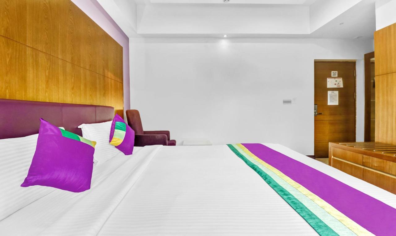 Medora Hotel Kozhikode Buitenkant foto