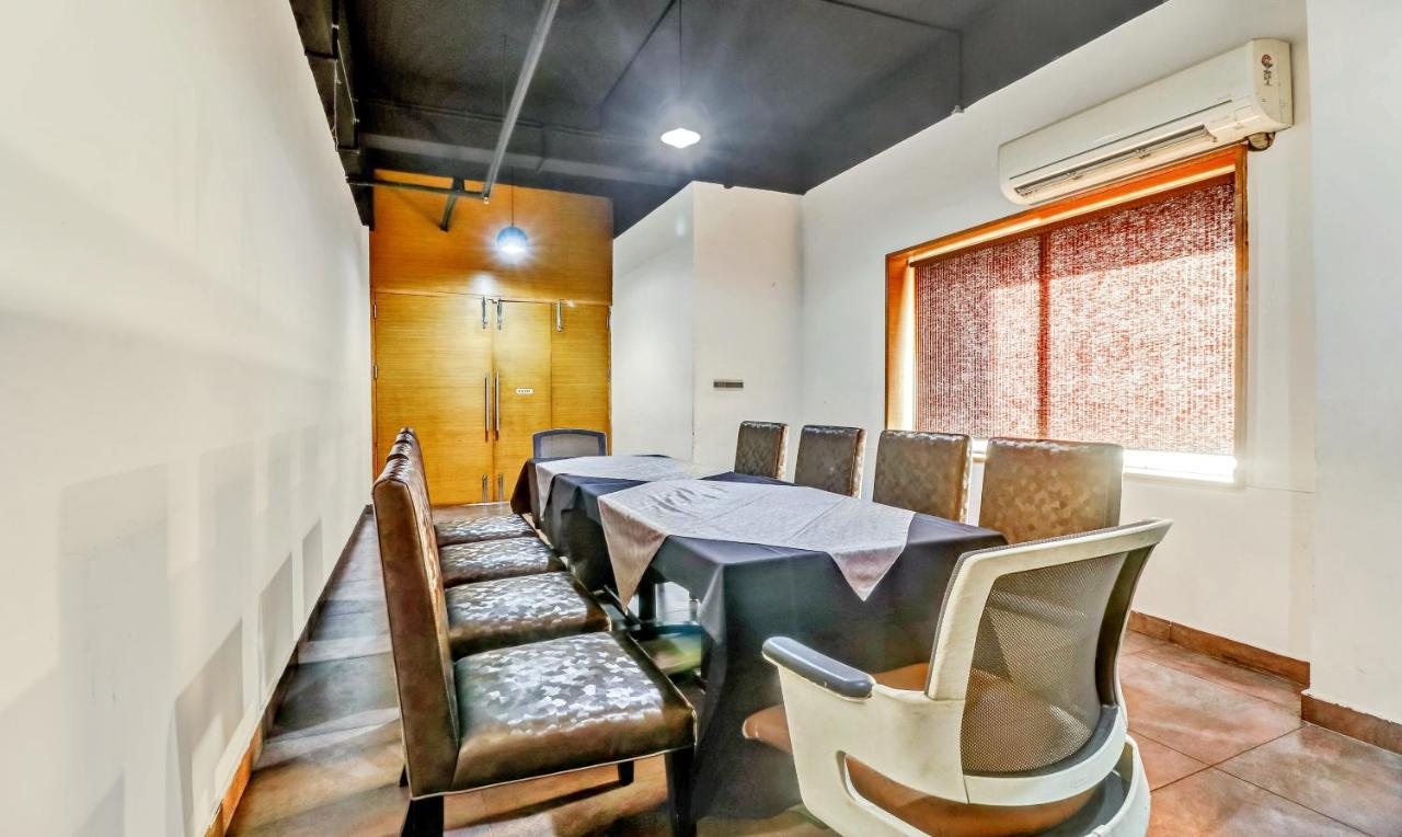 Medora Hotel Kozhikode Buitenkant foto