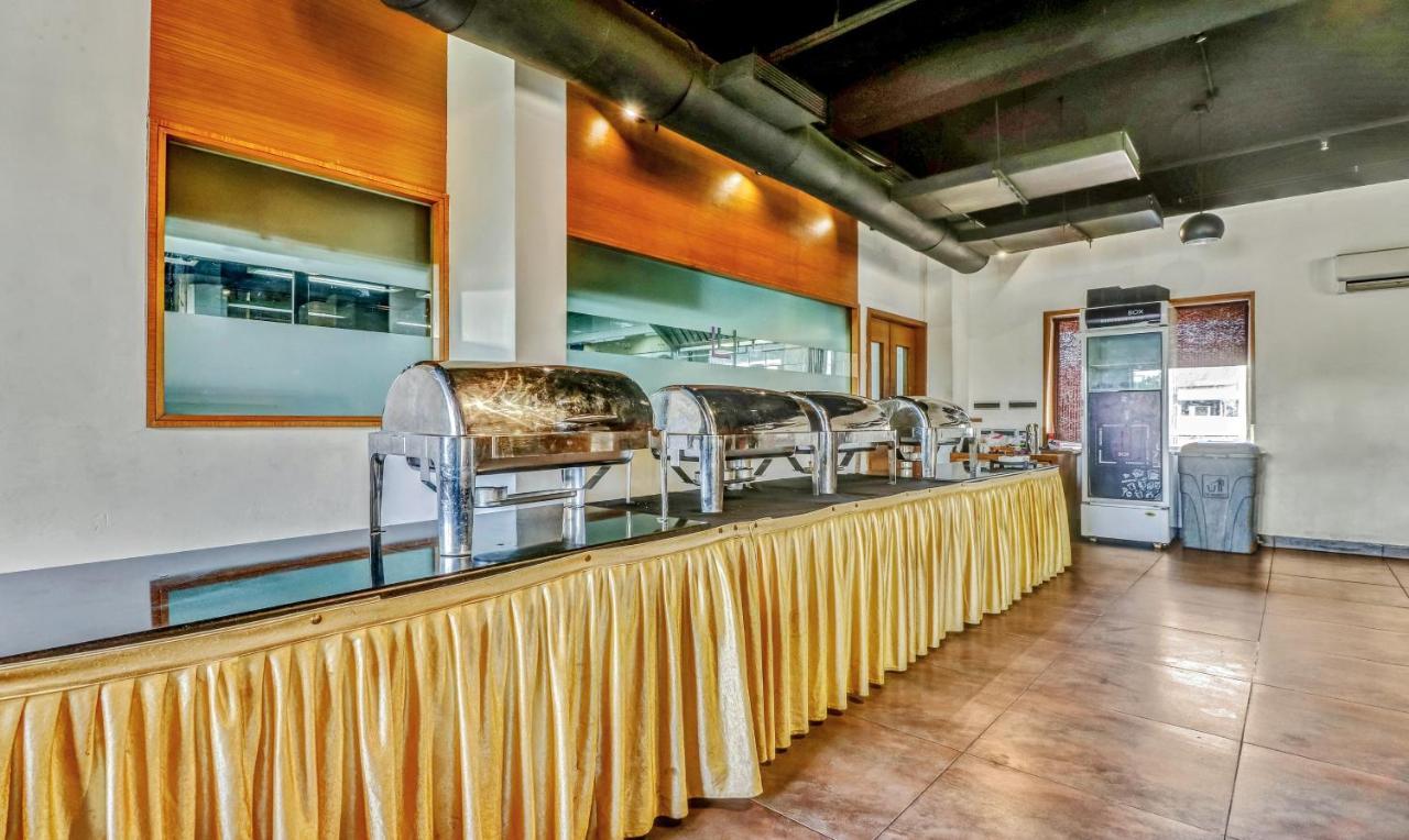 Medora Hotel Kozhikode Buitenkant foto