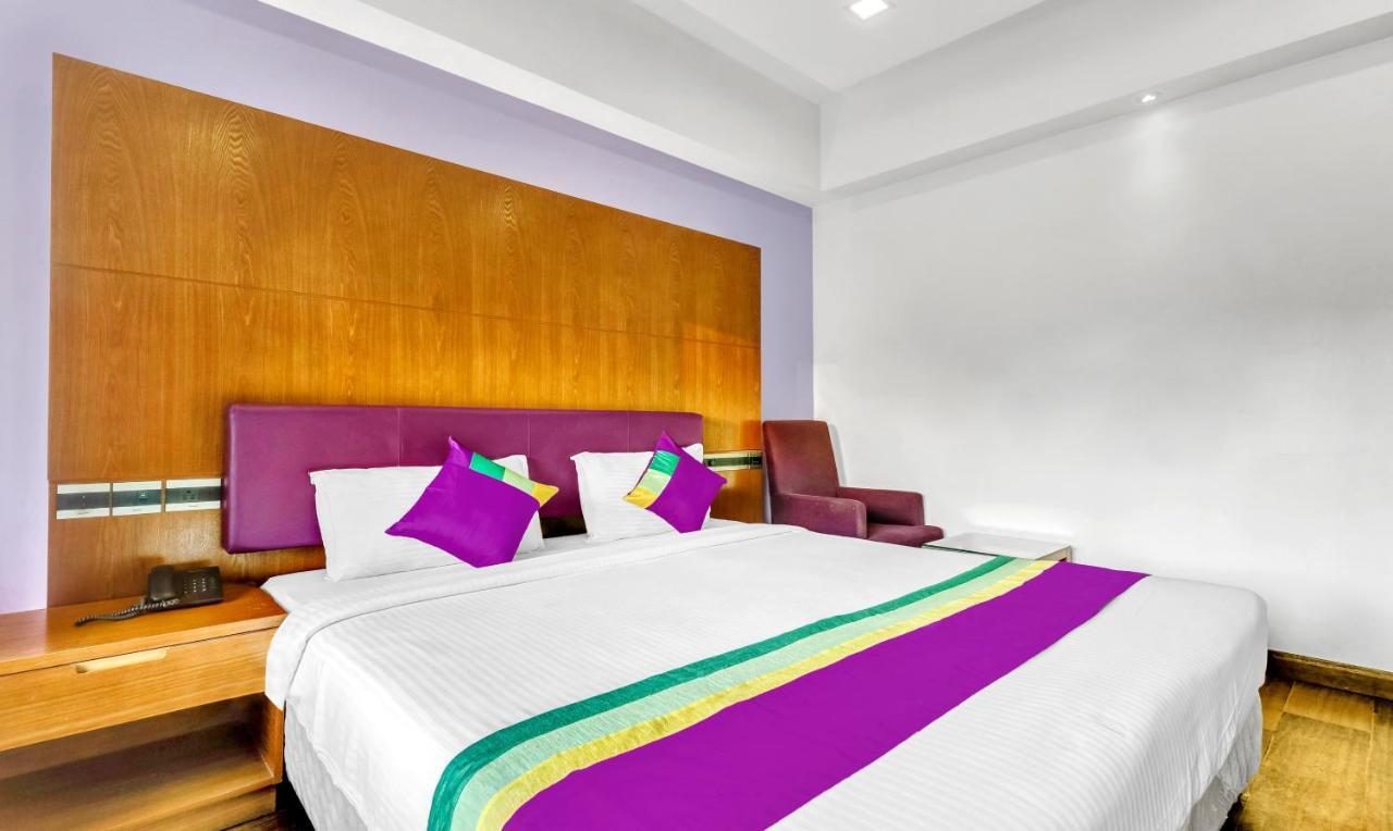 Medora Hotel Kozhikode Buitenkant foto