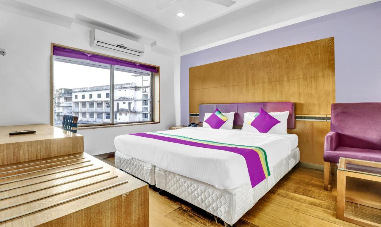 Medora Hotel Kozhikode Buitenkant foto