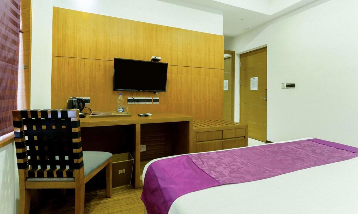 Medora Hotel Kozhikode Buitenkant foto